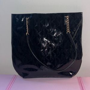 Michael Kors Black Patent Leather Signature Jet Set NS Chain Tote Shoulder Bag